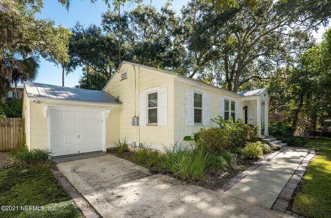 741 Sherry Dr in Atlantic Beach, FL - Foto de edificio - Building Photo