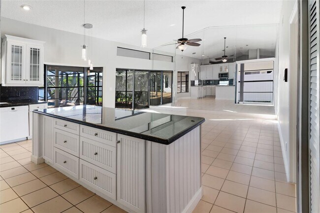 11310 Lake Tree Ct in Boca Raton, FL - Building Photo - Building Photo