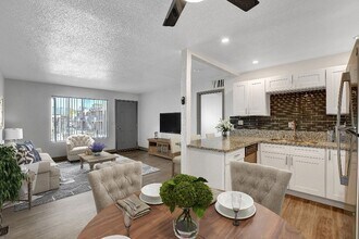 Rancho Vista Apartments in Las Vegas, NV - Building Photo - Building Photo