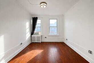 96-13 Metropolitan Ave in Queens, NY - Building Photo - Building Photo