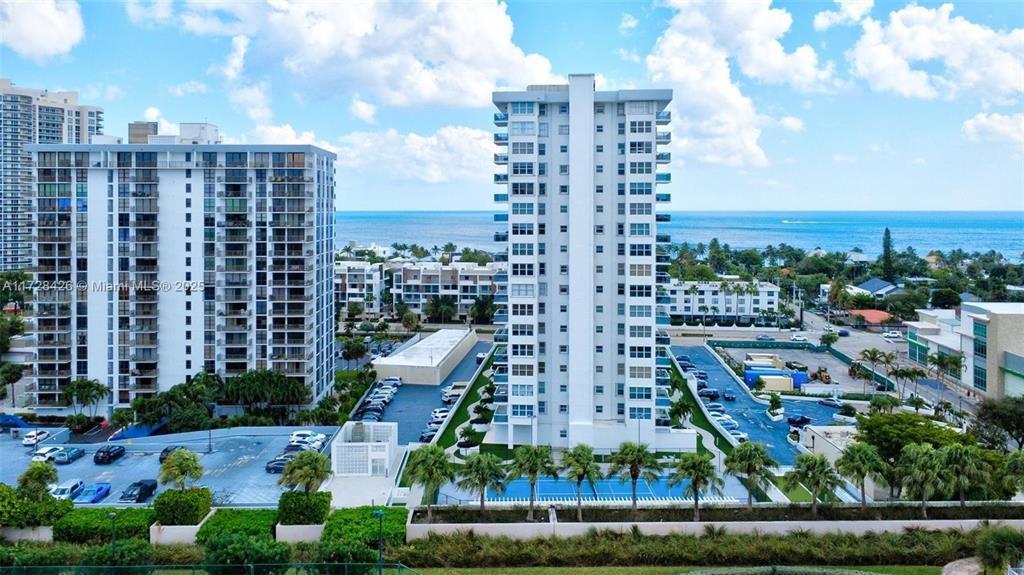 3015 N Ocean Blvd, Unit 3J in Fort Lauderdale, FL - Building Photo