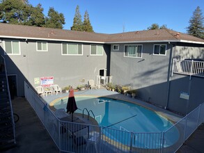 770 Coleman Ave in Menlo Park, CA - Foto de edificio - Building Photo