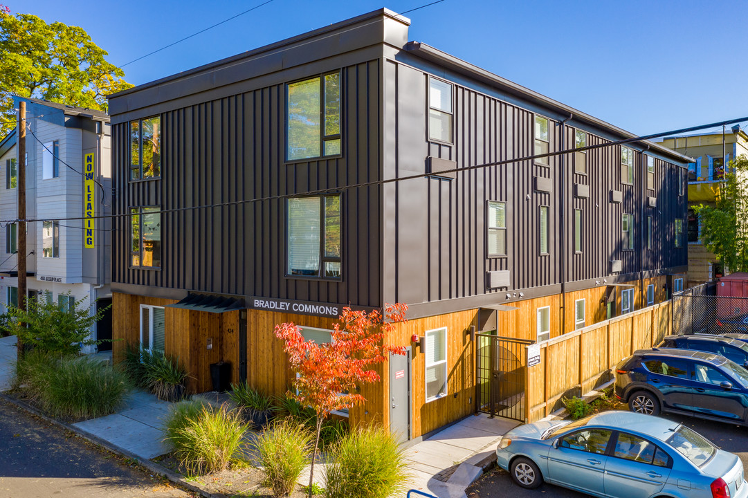 Bradley Commons in Portland, OR - Building Photo