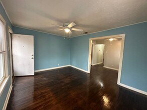 331 Ira Ave in San Antonio, TX - Building Photo - Building Photo