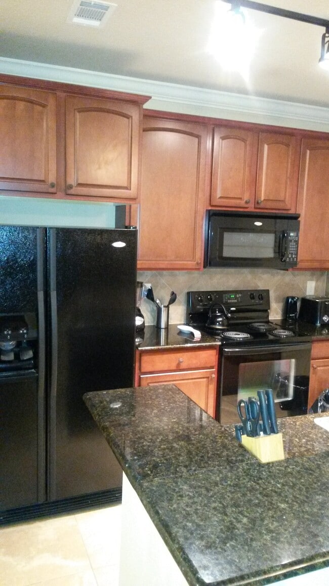 902 Charo Pkwy, Unit 612 in Davenport, FL - Building Photo - Building Photo