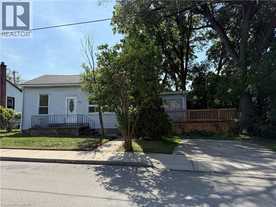 35 Baker St in Hamilton, ON - Building Photo