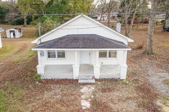 215 W Boney St in Clinton, NC - Building Photo - Building Photo
