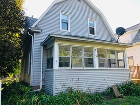 213 Moir St in Waterloo, IA - Building Photo