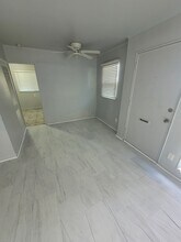 10631 Saratoga st in Oak Park, MI - Building Photo - Building Photo