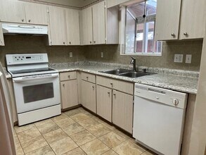 825 Mary Frank Ct in Mount Dora, FL - Building Photo - Building Photo