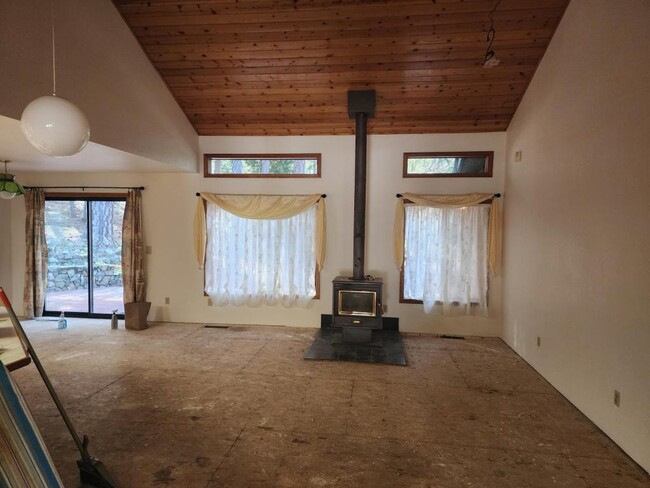 860 Leavitt Ln in Grants Pass, OR - Building Photo - Building Photo