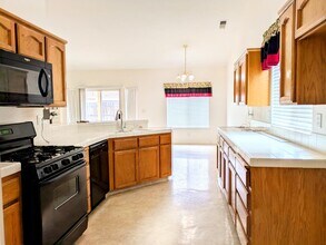 3462 Shaft St in Selma, CA - Building Photo - Building Photo