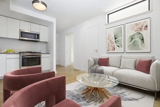 331 E Houston St in New York, NY - Foto de edificio - Building Photo