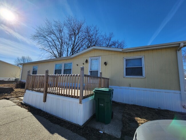 property at 700 W Ridgeway Ave