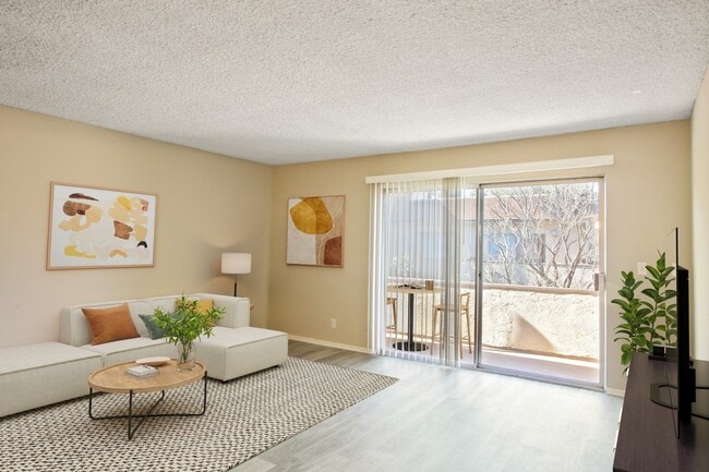 Natick Park in Sherman Oaks, CA - Foto de edificio - Building Photo