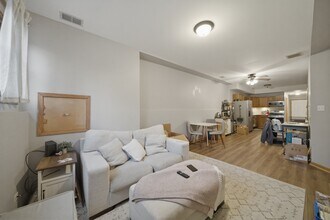844 N Wood St, Unit G in Chicago, IL - Building Photo - Building Photo