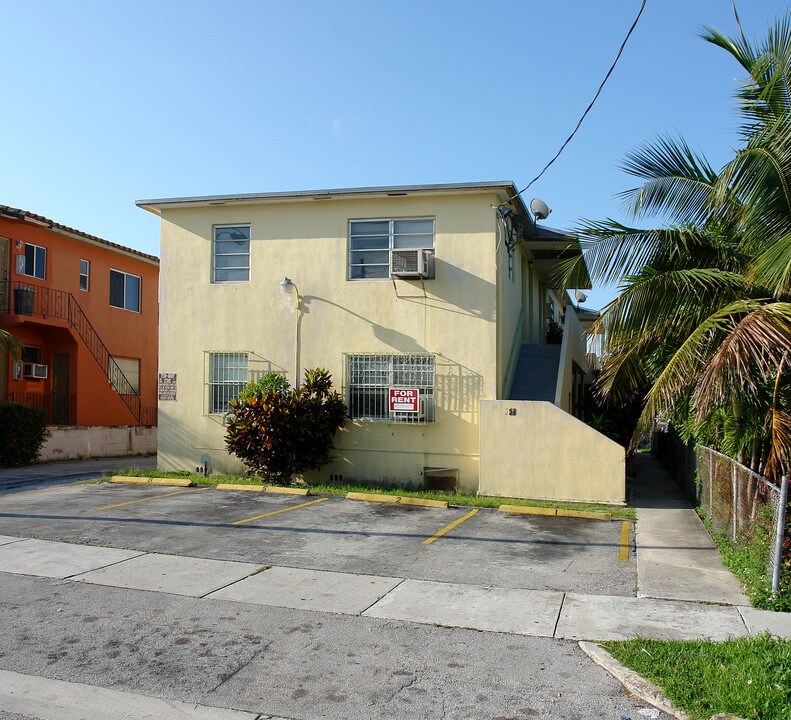 550 SW 10th St in Miami, FL - Building Photo