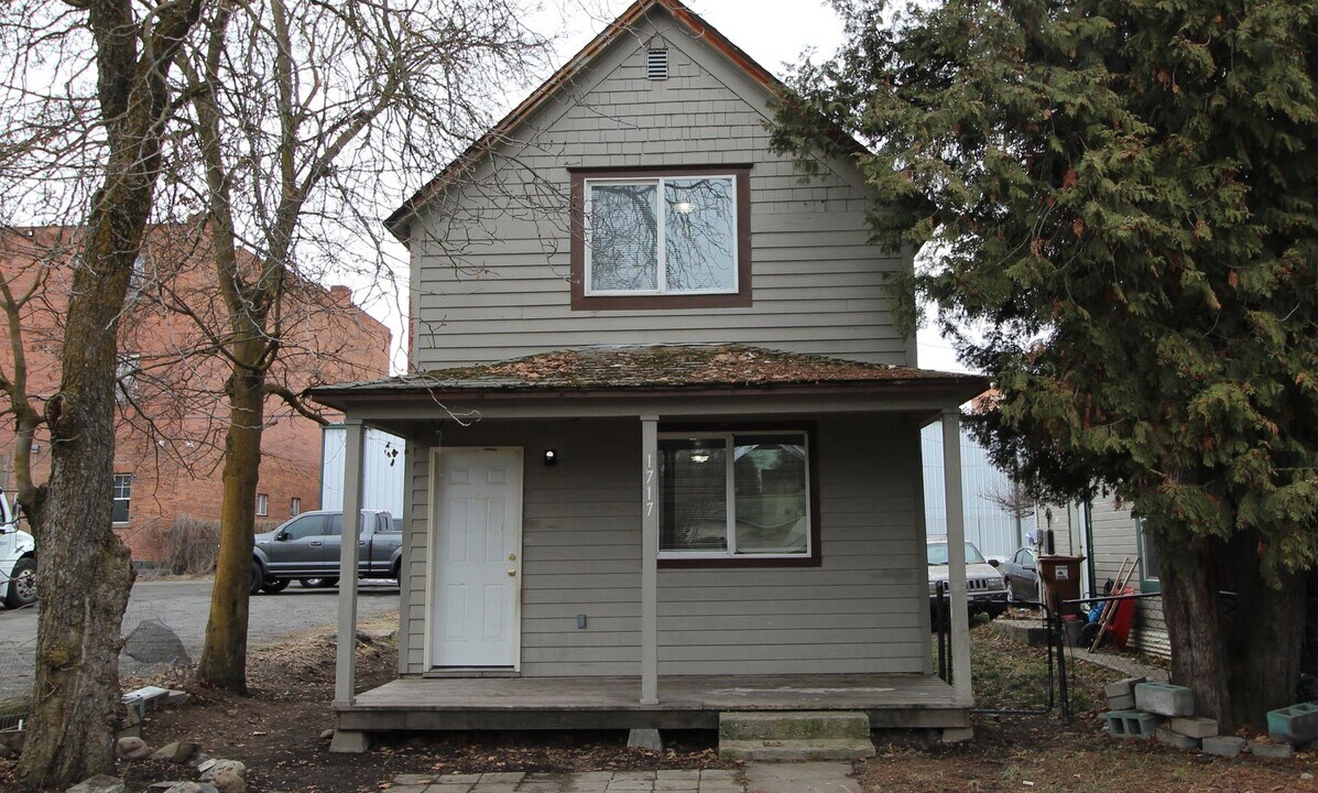 1717 W Maxwell Ave in Spokane, WA - Building Photo