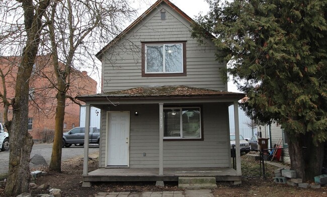 property at 1717 W Maxwell Ave