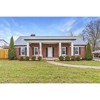 304 Barnes Mill Rd in Richmond, KY - Building Photo