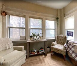 $2025-Huge 3 Bd/1 Ba with Heat **HALF OFF  in Milwaukee, WI - Building Photo - Building Photo