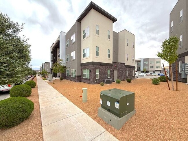 property at 5801 S Garnet Dr