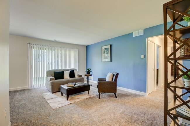 Maple Place Apartments in Southfield, MI - Building Photo - Building Photo