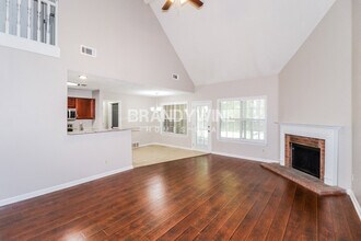2376 Oak Springs Dr in Memphis, TN - Foto de edificio - Building Photo
