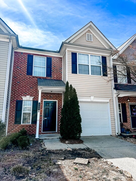 326 Azalea Cir in Cumming, GA - Building Photo