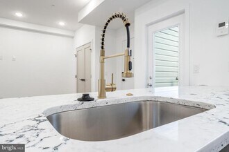 608 S American St in Philadelphia, PA - Building Photo - Building Photo