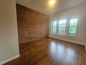 25 Stearns Rd, Unit 5 in Brookline, MA - Building Photo - Building Photo