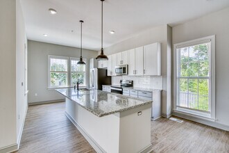 655 East Bay in Charleston, SC - Foto de edificio - Building Photo