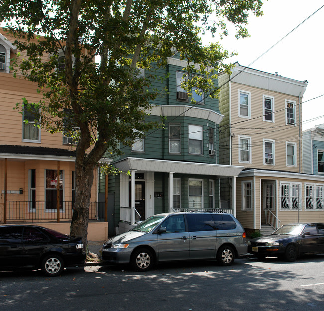 143 Garside St in Newark, NJ - Foto de edificio - Building Photo