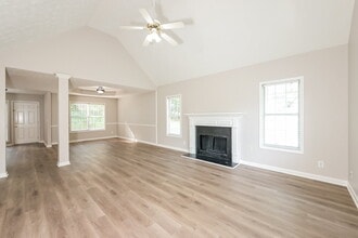 9385 Eagles Landing Dr in Gainesville, GA - Building Photo - Building Photo