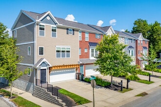 Riverwalk Flats and Rowhouses in Milford, OH - Foto de edificio - Building Photo