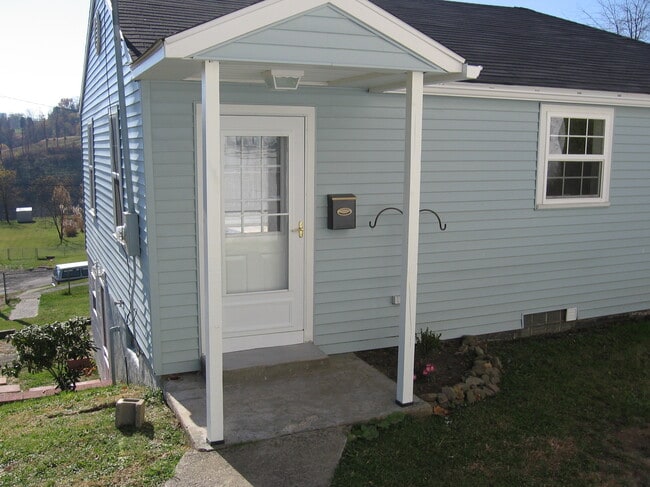 946 Buena Vista Boulevard, Unit 946 Buena Vista Blvd. Rear