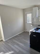 80 Campbell Ave in Edison, NJ - Foto de edificio - Building Photo