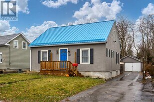 22 Parker St in Belleville, ON - Building Photo