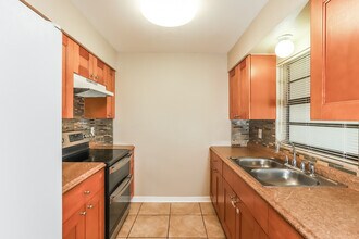 1901 Derbywood Dr in Brandon, FL - Foto de edificio - Building Photo