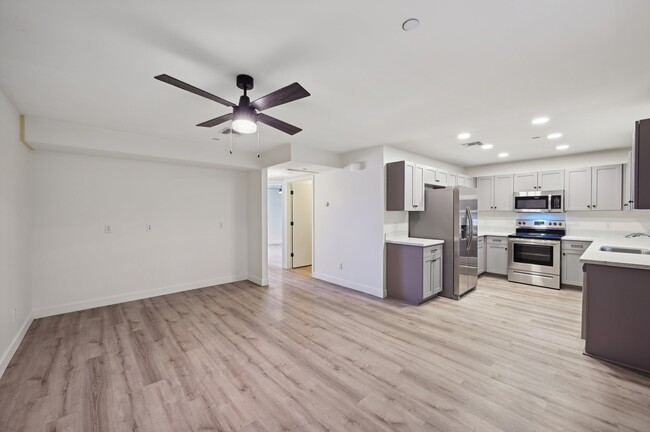 Atrium Lofts in Phoenix, AZ - Foto de edificio - Building Photo