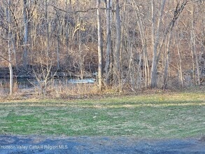 8 Freehold Mills Dr in Freehold, NY - Building Photo - Building Photo