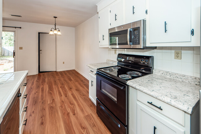 4396 Melanie Ct in North Charleston, SC - Foto de edificio - Building Photo
