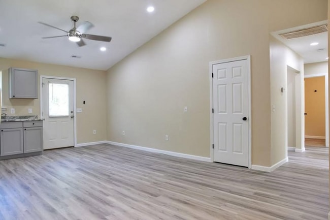 111 Lora Ln in Greenville, SC - Building Photo - Building Photo