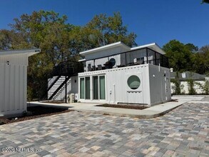 8778 Waterfront Terrace in Jacksonville, FL - Foto de edificio - Building Photo