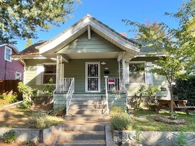 1515 SE Claybourne St in Portland, OR - Building Photo