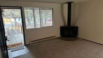 31-41 NW Thurston Ave in Bend, OR - Building Photo - Building Photo