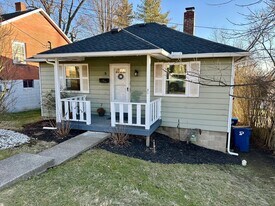 8 Cord St in Pittsburgh, PA - Building Photo