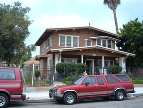 443-445 N Daisy Ave in Long Beach, CA - Building Photo - Building Photo