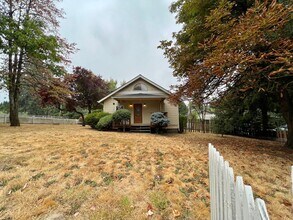 4545 SW Taylors Ferry Rd in Portland, OR - Foto de edificio - Building Photo