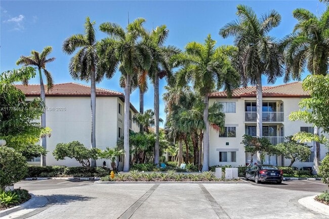 3605 NE 207th St, Unit 3202 in Miami, FL - Building Photo - Building Photo